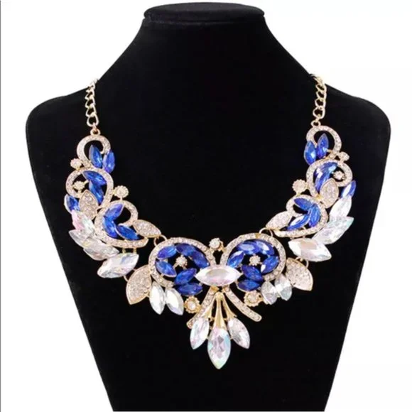 NWT Brand New Very Beautiful Big Chunky Charm Necklace - Picture 2 of 6